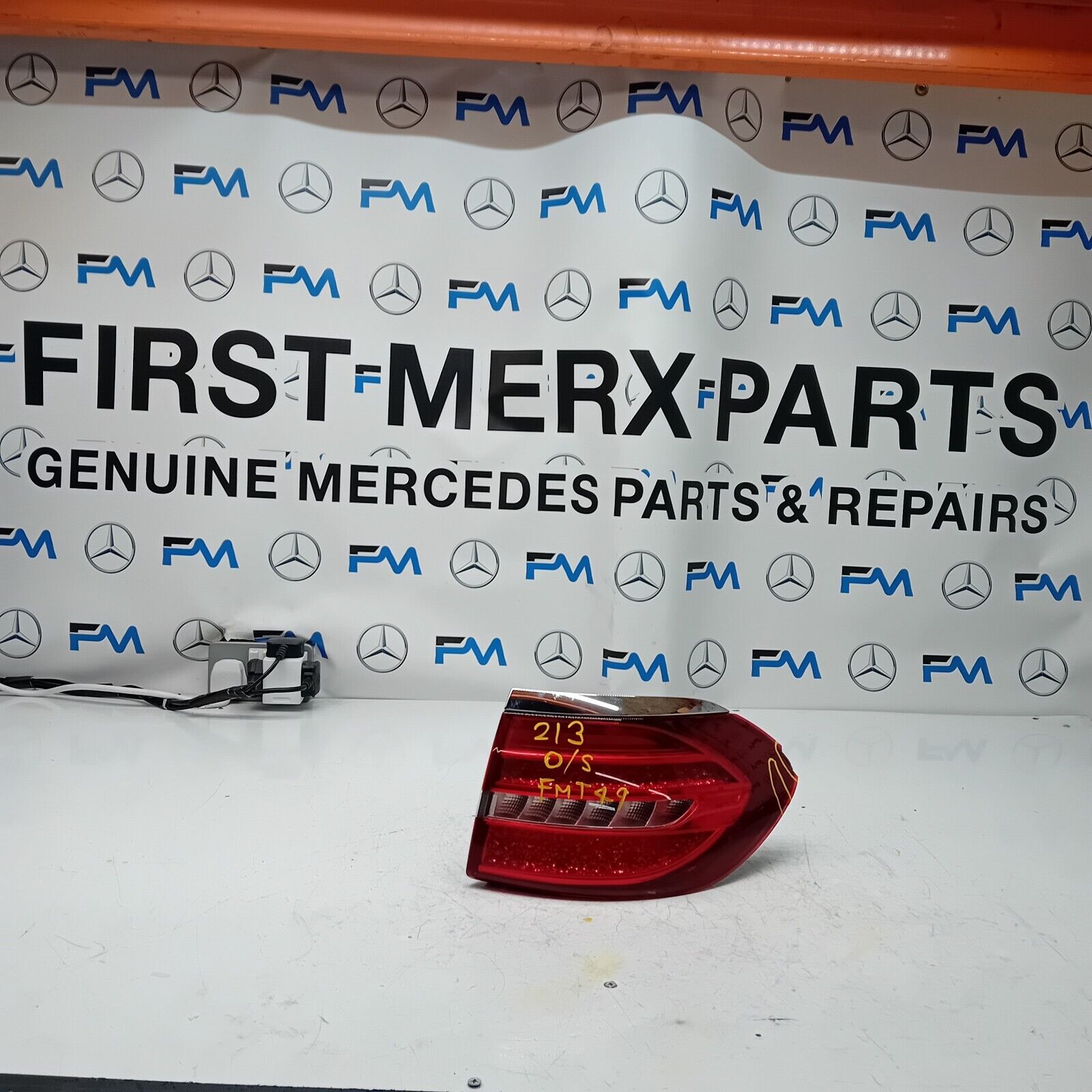MERCEDES E-CLASS W213 2016 REAR DRIVER O/S TAIL LIGHT FMT49. (DAMAGED)