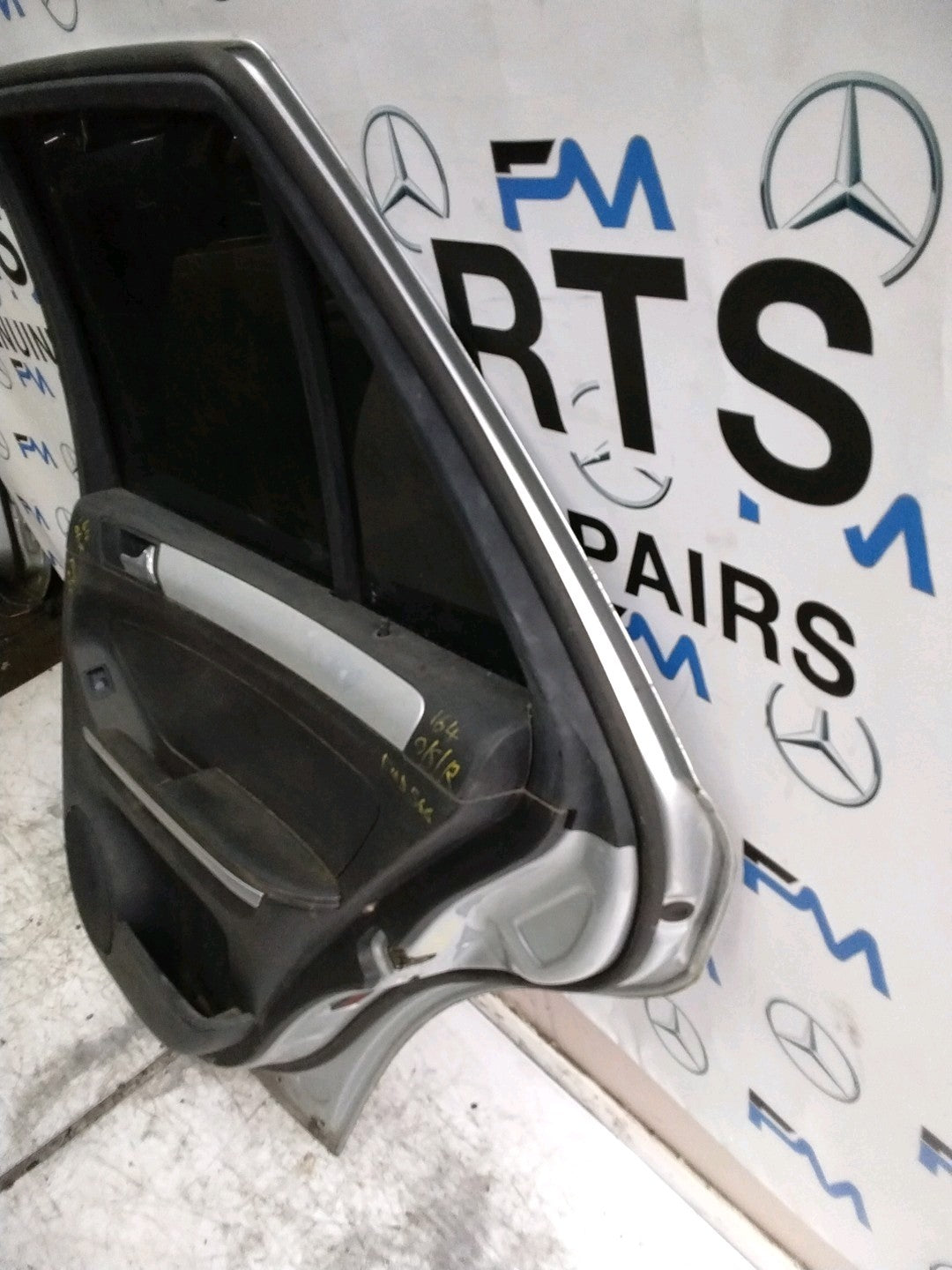 MERCEDES M-CLASS W164  DRIVER REAR DOOR OSR SILVER 2005-11 COMPLETE FMD566