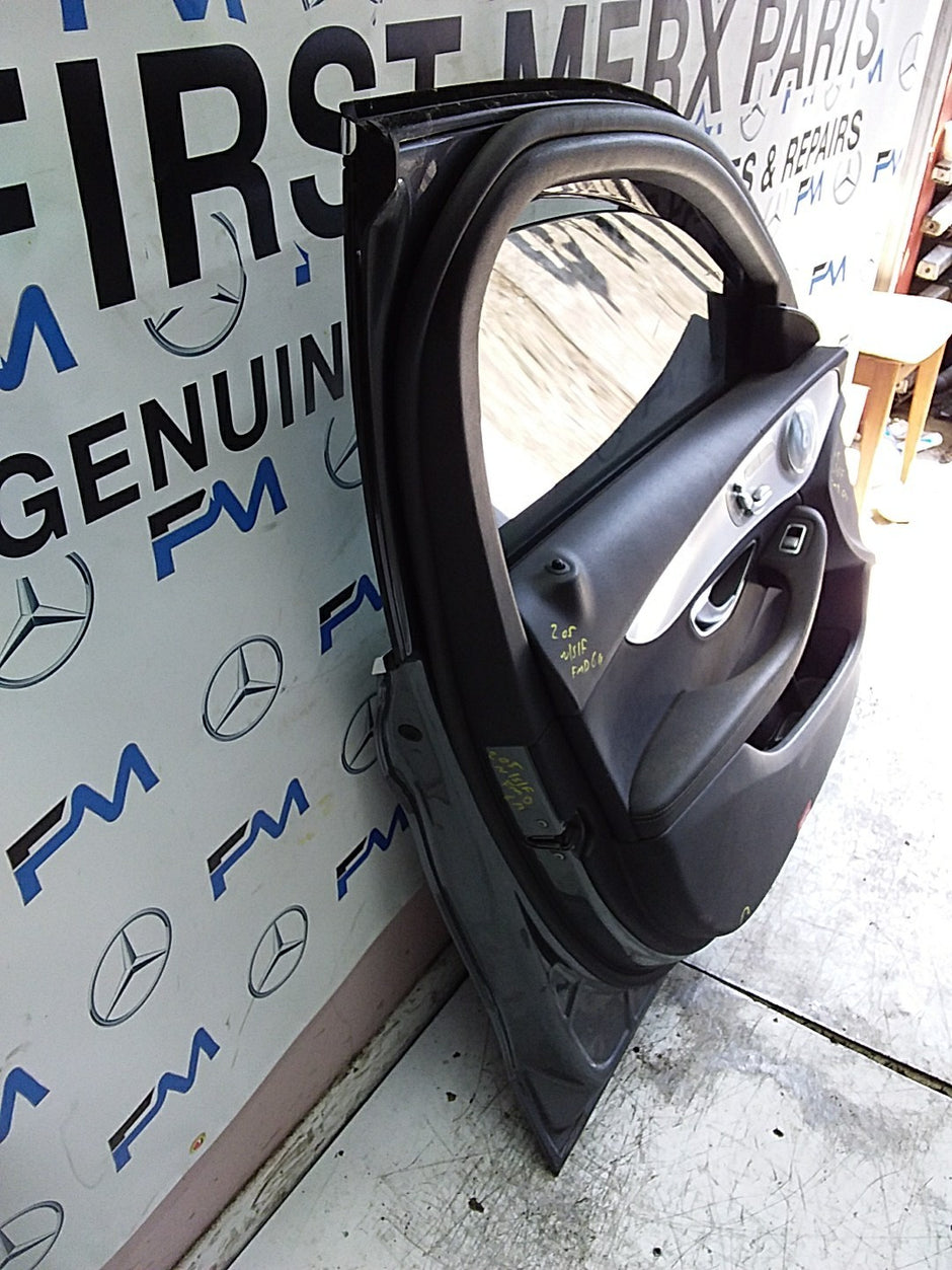 MERCEDES C-CLS W205  SLN PASSENGER FRONT DOOR NSF GREY 2014 ONWARDS  FMD611