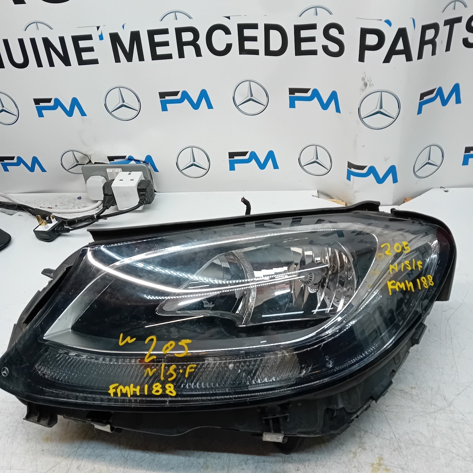 MERCEDES C-CLASS W205 PASSENGER SIDE FRONT HEADLIGHT A2058200761 20l4 FMH188
