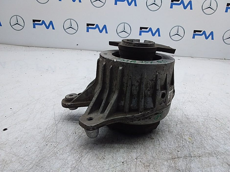 MERCEDES BENZ  E-CLASS  W213  ENGINE MOUNT RIGHT OS A2132400600 FMR357