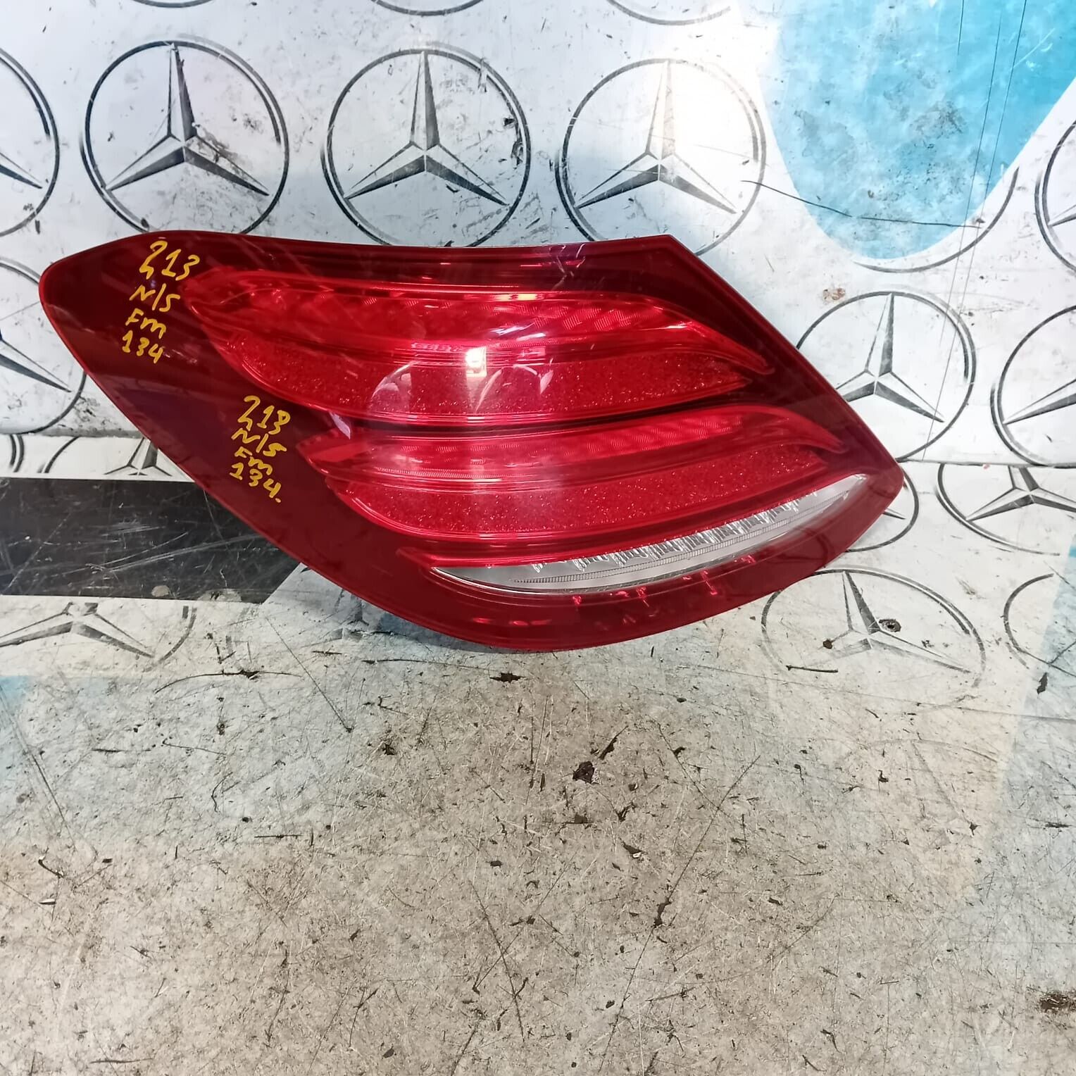MERCEDES BENZ E-CLASS W213  PASSENGER SIDE (NEAR SIDE) REAR LIGHT