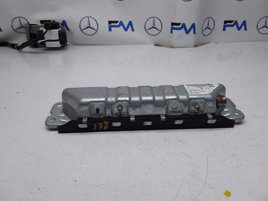 2016 MERCEDES BENZ A-CLASS W213 DRIVER SIDE KNEE AIRBAG A2138600302 FM00328