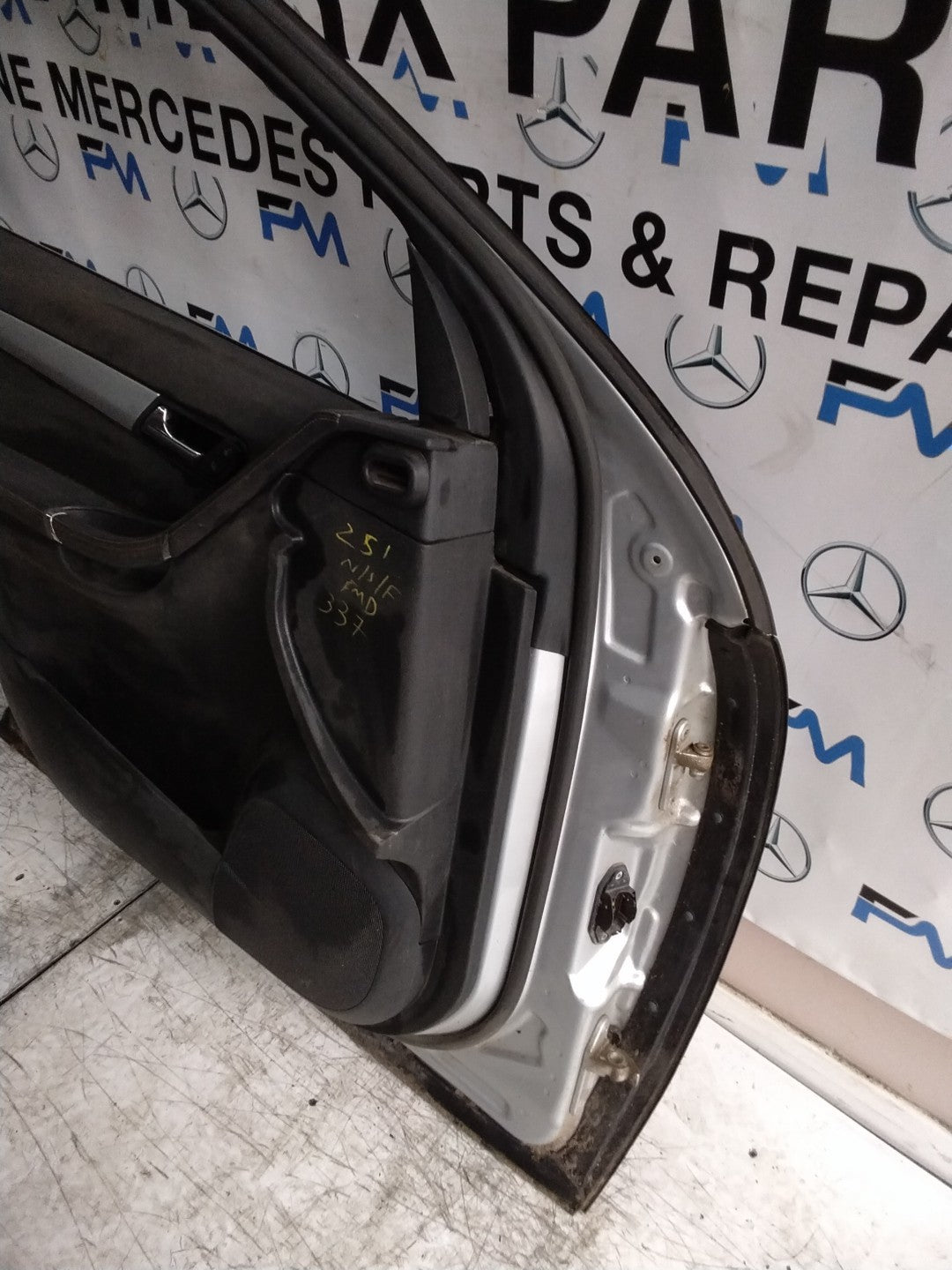 MERCEDES R-CLASS W251 PASSENGER FRONT DOOR NSF SILVER 2005-12 COMPLETE FMD337