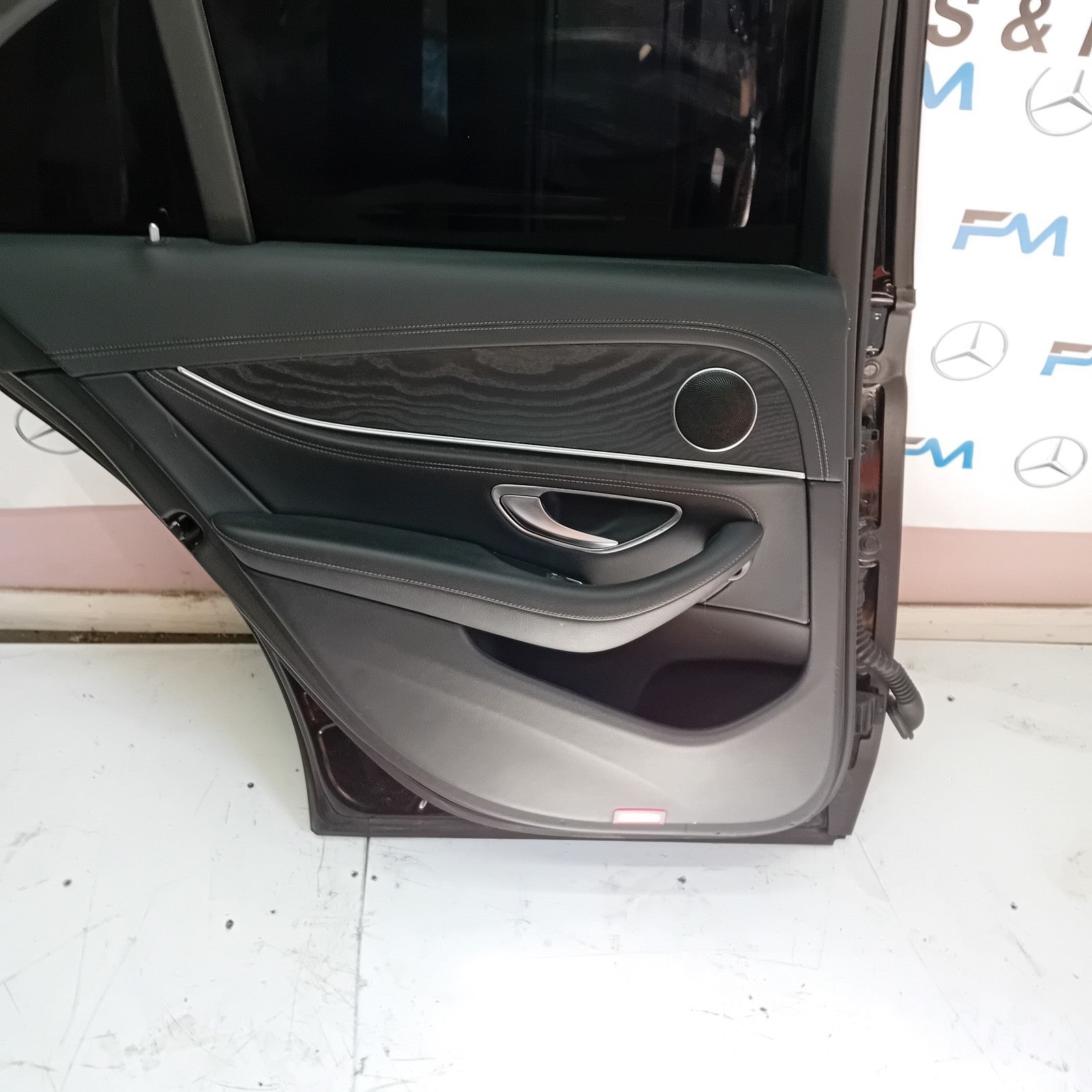 MERCEDES BENZ E CLASS SALOON W213 PASSENGE SIDE REAR DOOR ( NEAR REAR ) FMD17