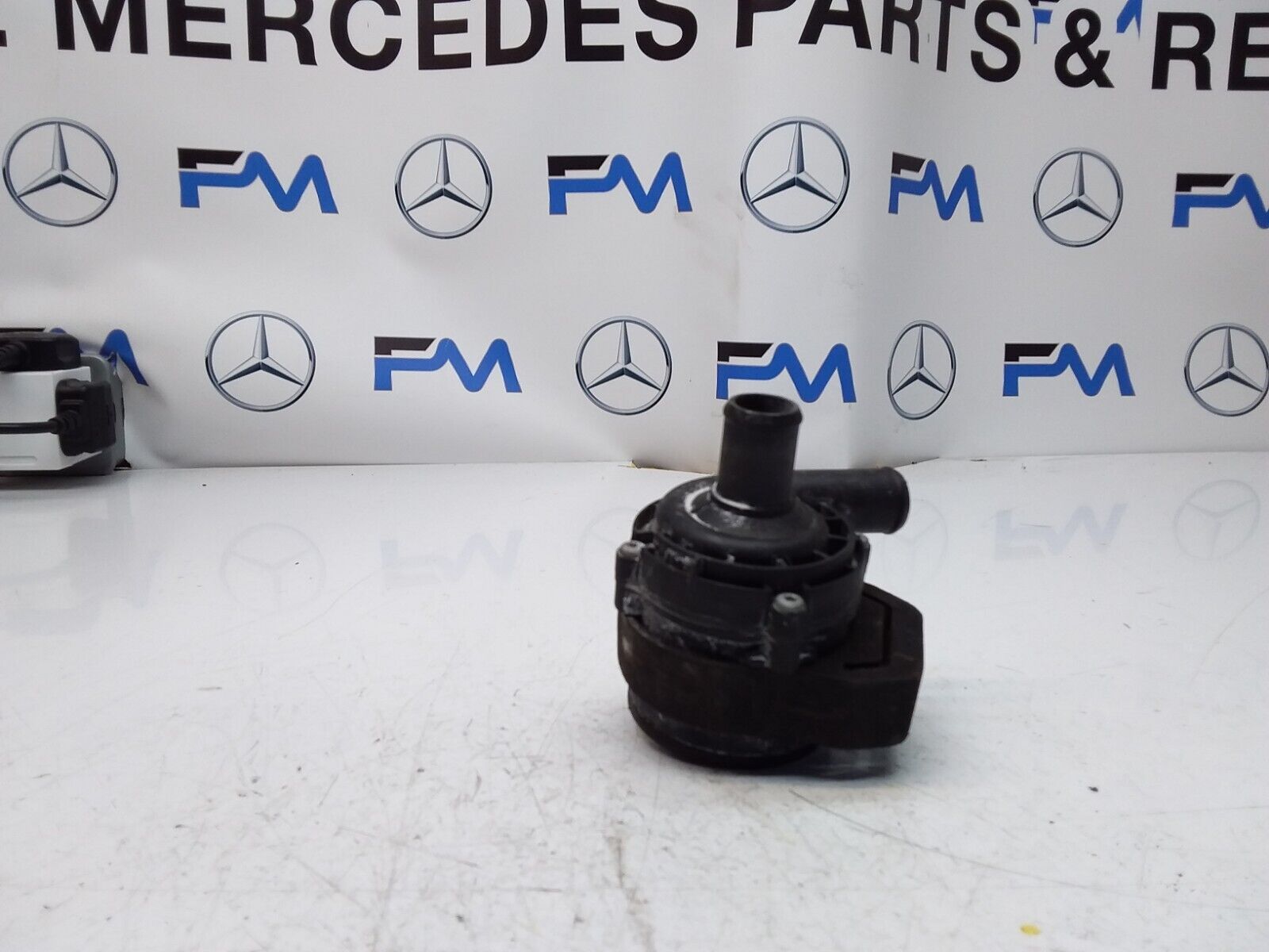 Mercedes E-CLASS W211 ELECTRIC COOLANT WATER PUMP A2118350028 FM00608