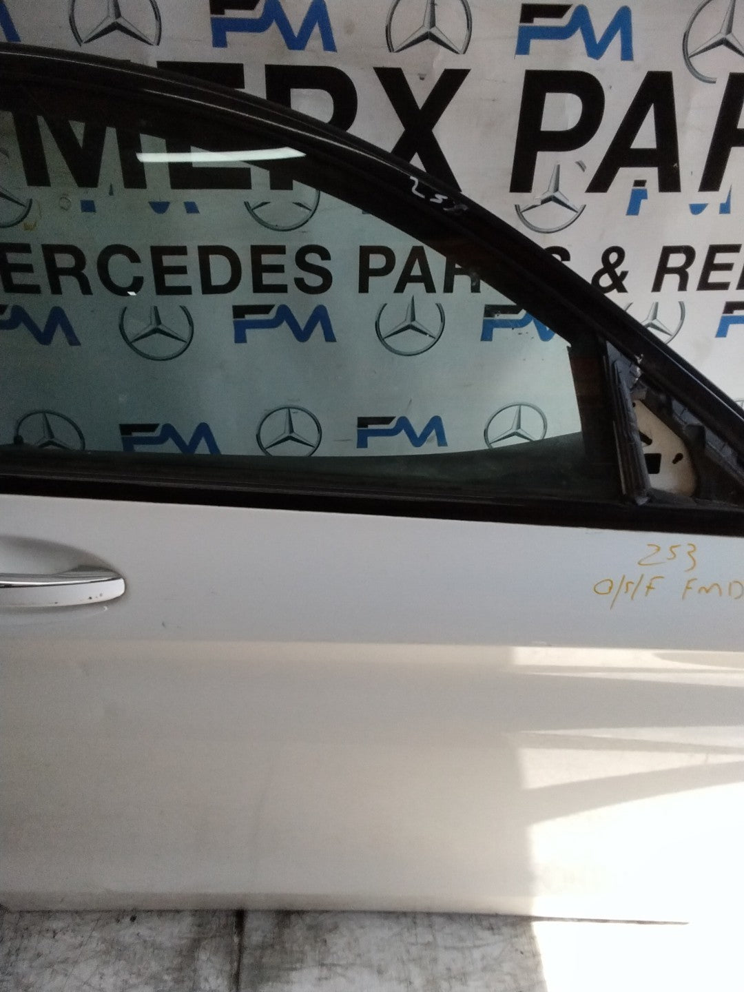 MERCEDES BENZ GLC W253  DRIVER FRONT DOOR OSF WHITE 2016-2023 COMPLETE FMD313
