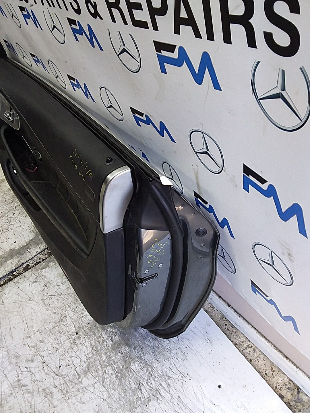 MERCEDES C-CLASS C205  DRIVER FRONT DOOR OSF GREY 2016 ONW COMPLETE FMD618