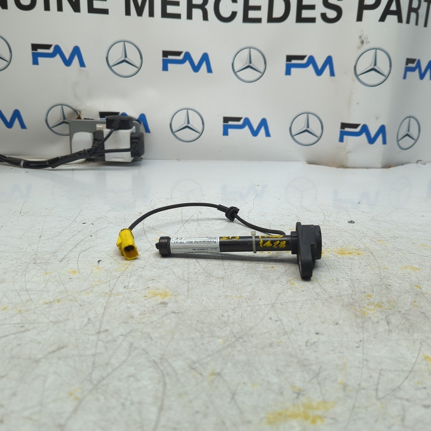 MERCEDES E CLASS W213 BONNET PEDESTRIAN ACTUATOR A2139062201 2016 FM001428