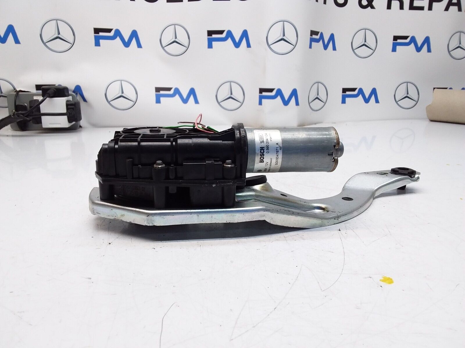 Mercedes C-CLASS W205 TAILGATE LIFT SOFT CLOSE 0390204 124 FM00600