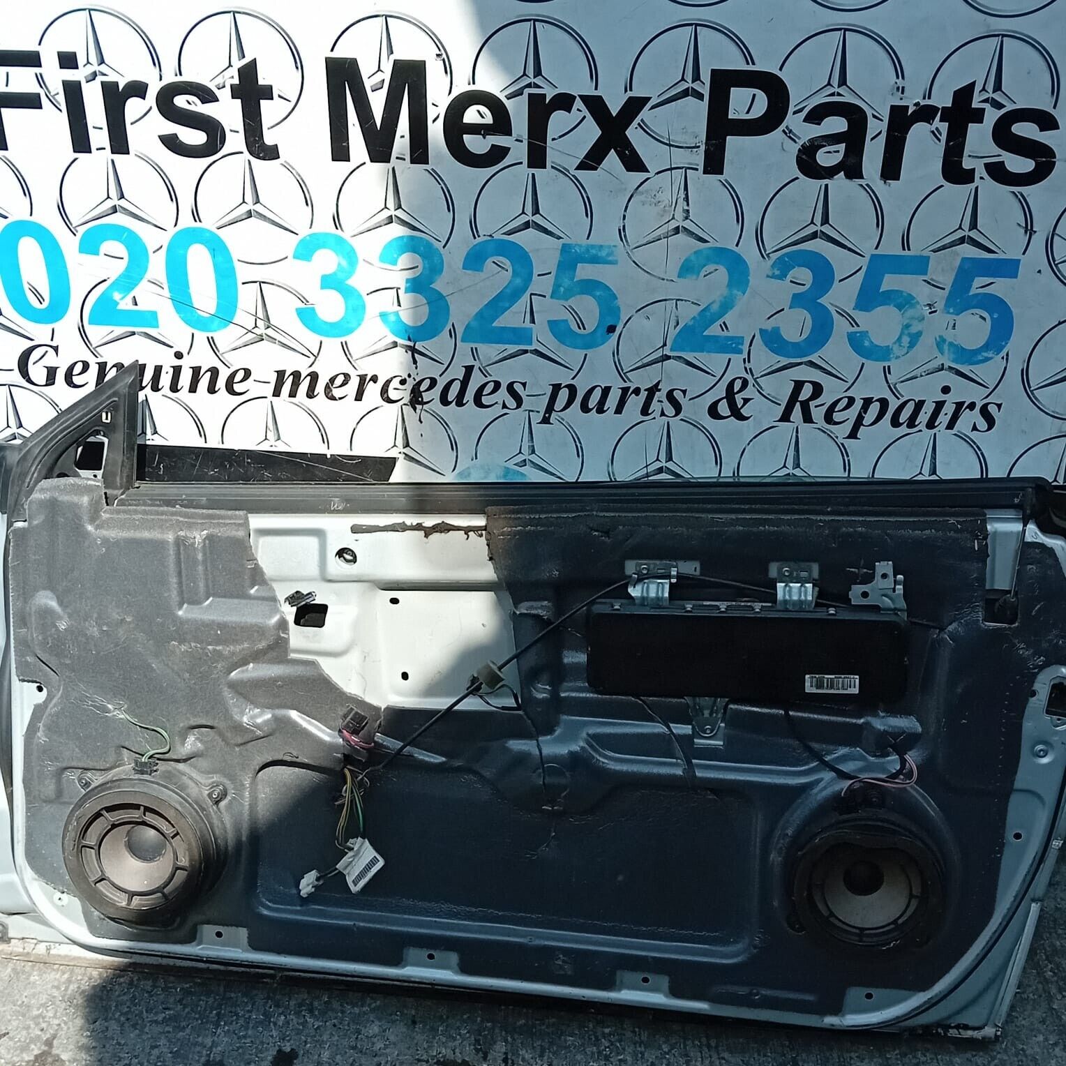 MERCEDES BENZ CLK W209 DRIVER SIDE FRONT DOOR ( OFF SIDE FRONT )