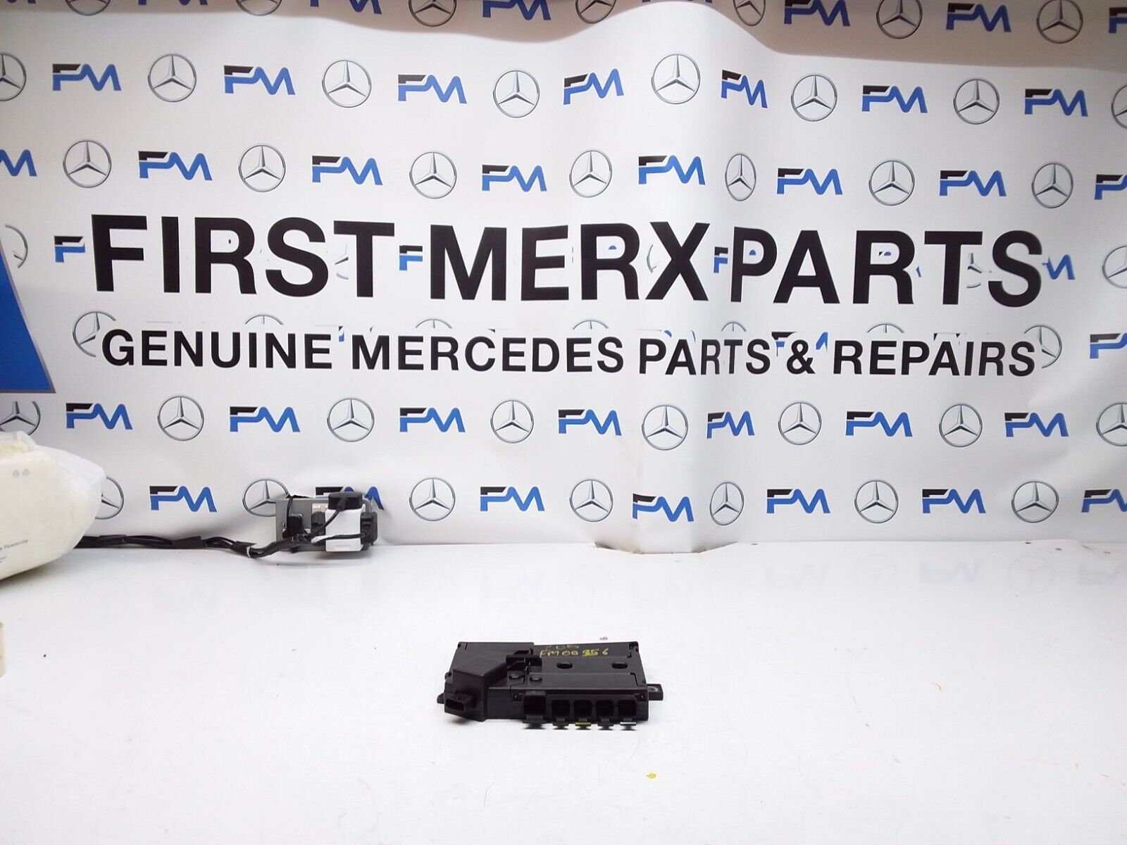 Mercedes C-Class W205 Front Inboard Fuxebox Module Unit A2055402850 FM00356