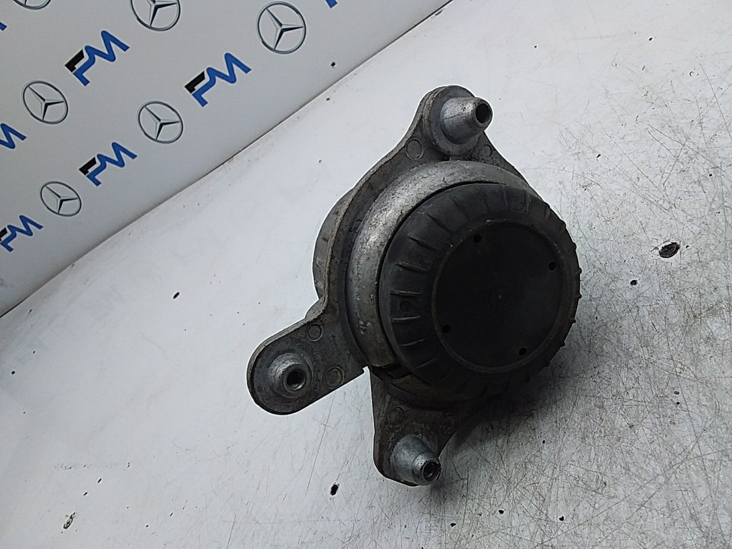 MERCEDES BENZ  E-CLASS  W213  ENGINE MOUNT LEFT NS A2132400500 FMR341