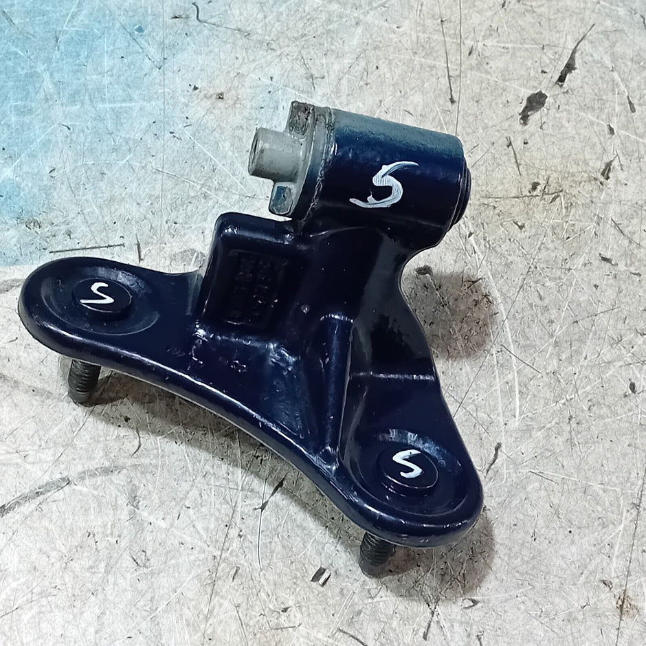MERCEDES A CLASS W176 PASSENGER NEAR SIDE REAR TOP UPPER DOOR HINGE R460819