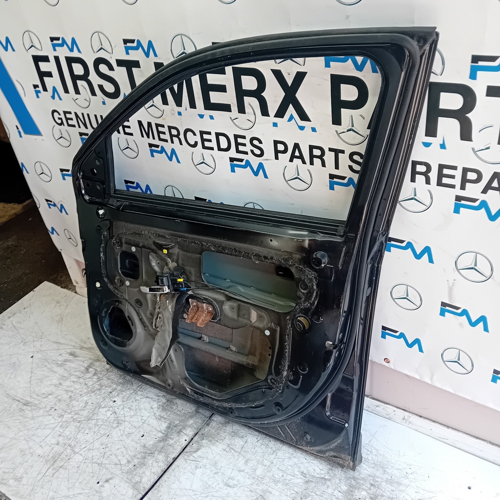 MITSUBISHI OUTLANDER MK3 DRIVER FRONT DOOR OSF 2013 BLACK FMD506