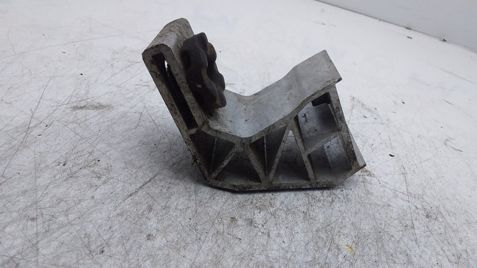MERCEDES BENZ  C-CLASS  RADIATOR MOUNTING BRACKET LEFT SIDE A2055014120 FMR404