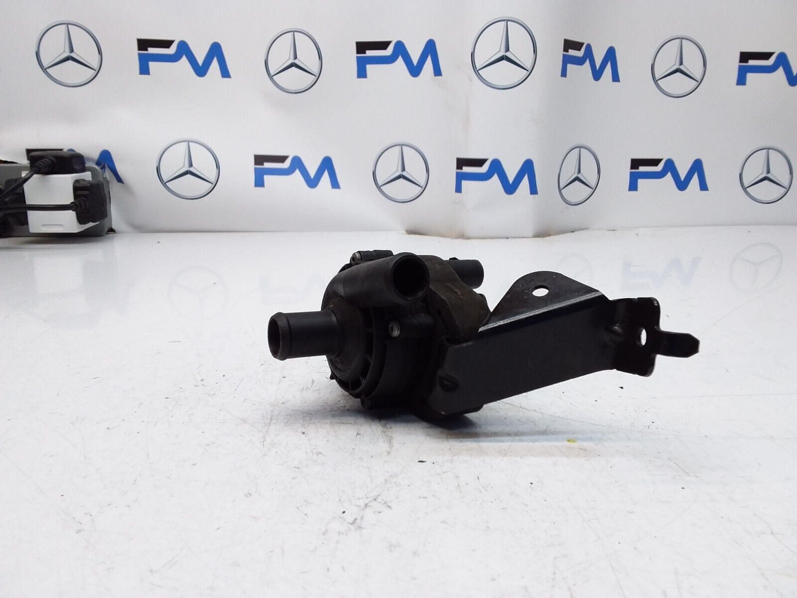Mercedes E-CLASS W211 ELECTRIC COOLANT WATER PUMP A2118350028 FM00603