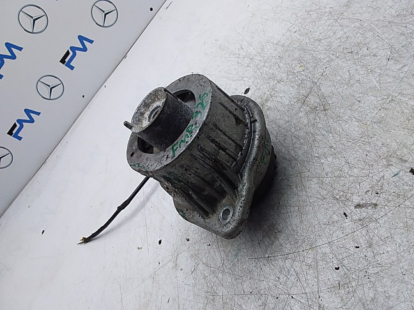 MERCEDES BENZ  S-CLASS W222  ENGINE MOUNT LEFT NS A2222407517 FMR326 (DAMAGED)