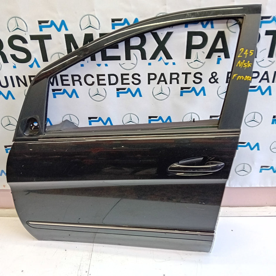 MERCEDES BENZ B-CLASS W245 PASSENGER SIDE FRONT DOOR ( NEAR SIDE FRONT ) FM012