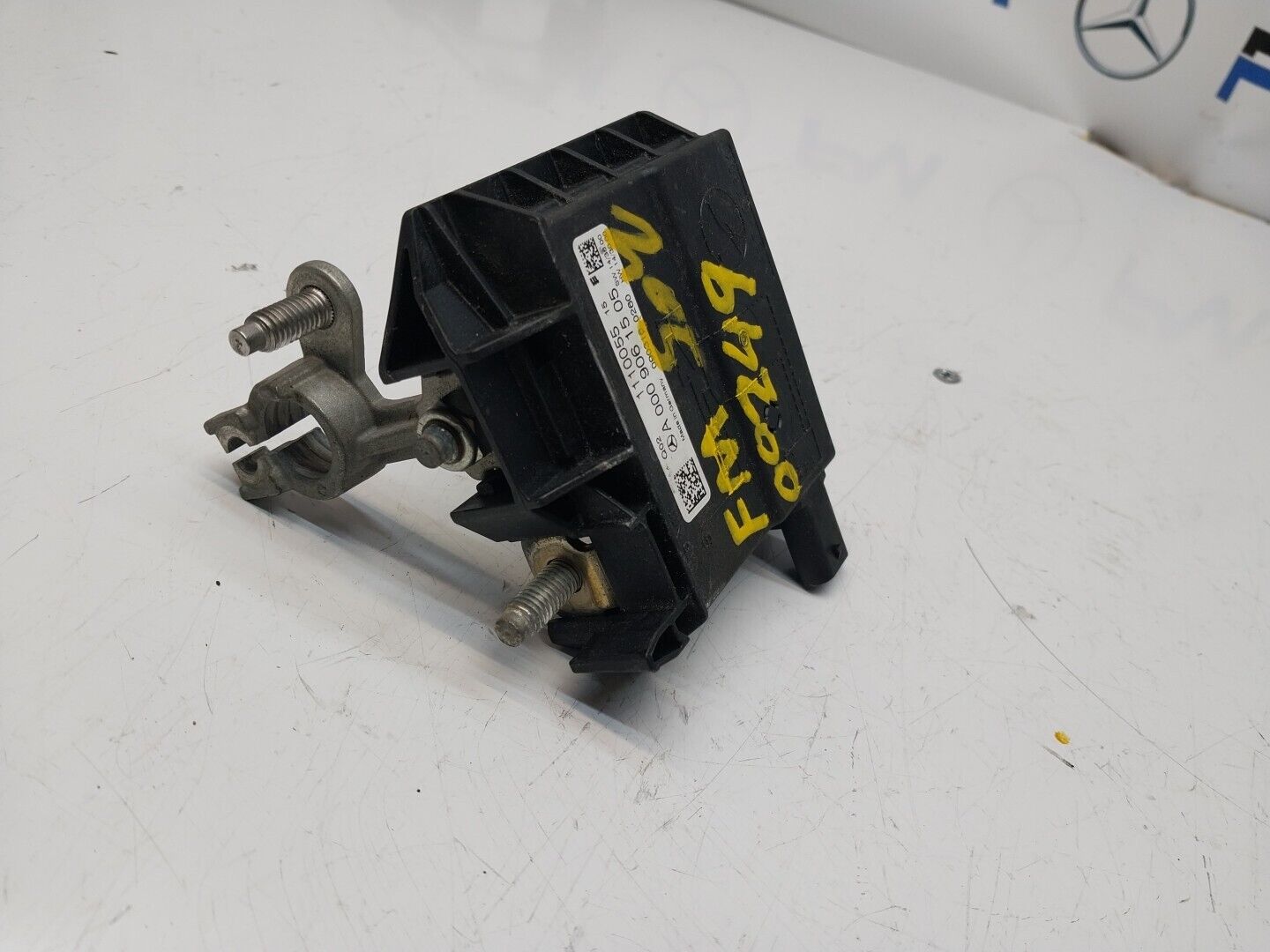 Mercedes W213 W205 W218 W238 W253 Negative Battery Tray Clamp A0009061505FM00249