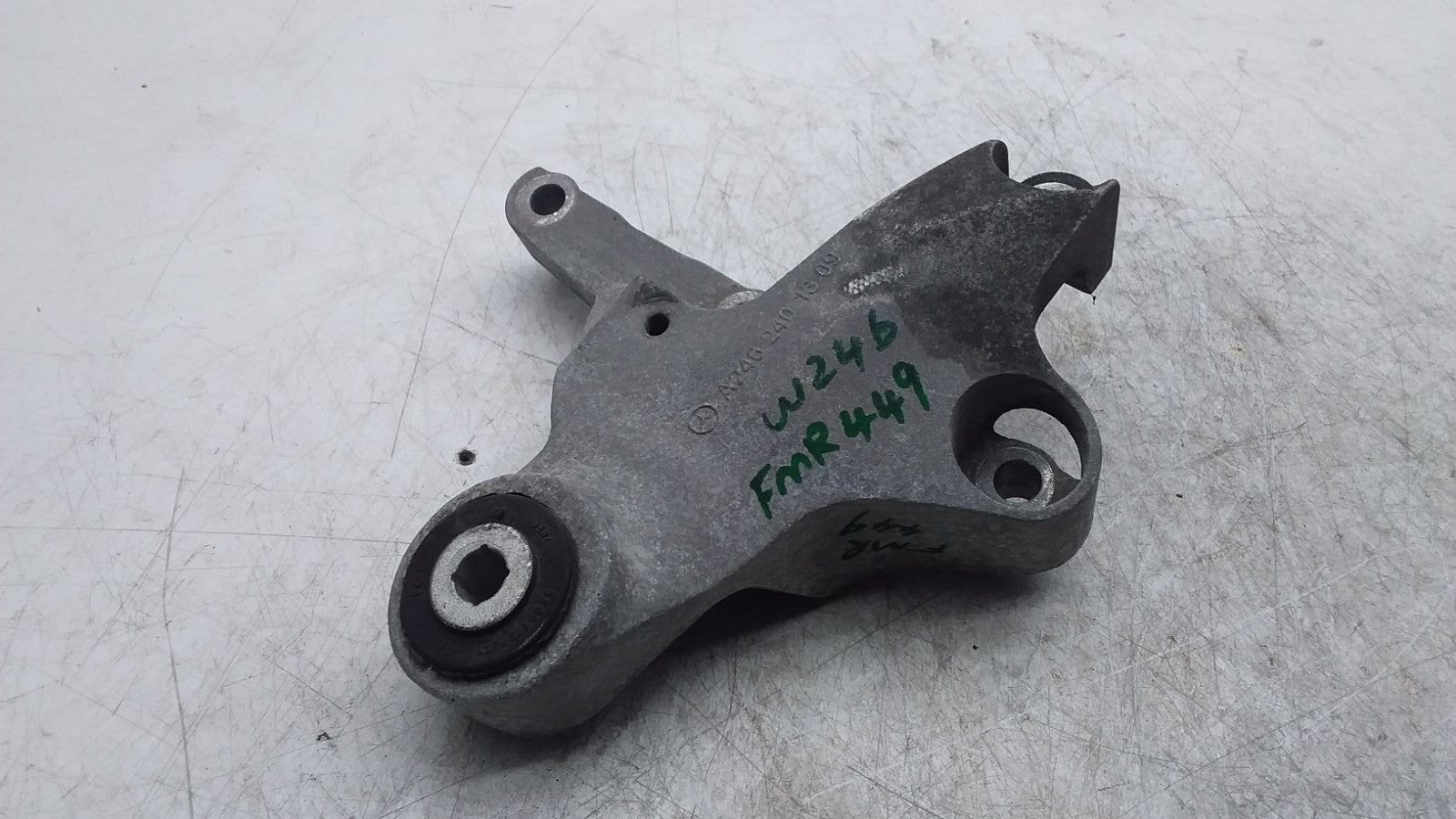 MERCEDES BENZ A-CLS W176 ENGINE MOUNTING BRACKET A2462401809 FMR449