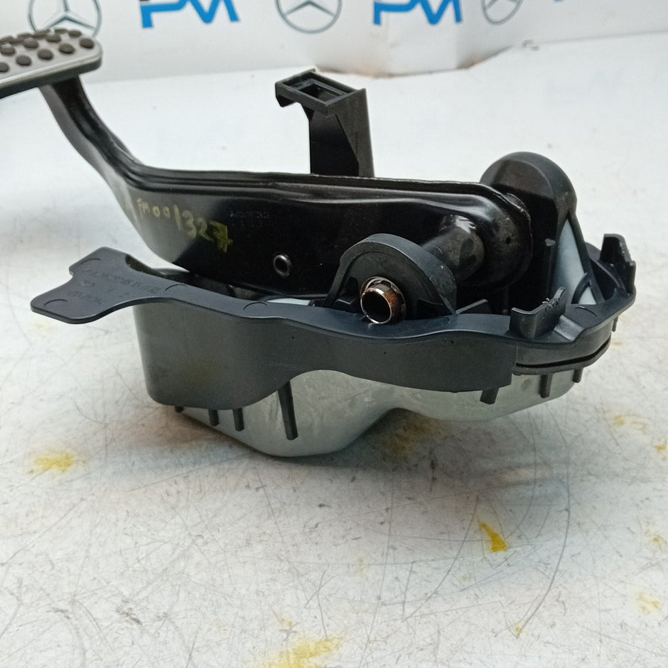 MERCEDES BENZ C-CLASS W205 BRAKE PEDAL A2052920308 2014 ON FM001327