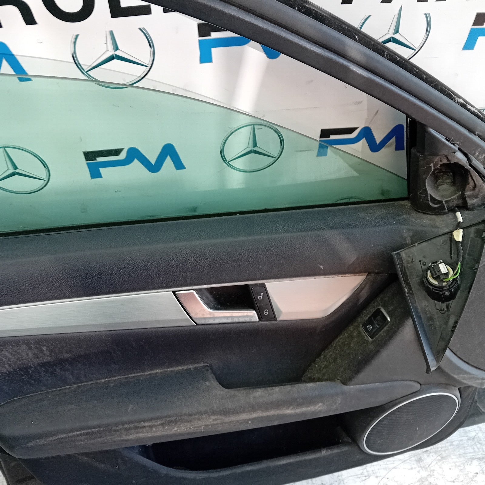 MERCEDES C-CLASS W204 SLN PASSENGER FRONT DOOR NSF 2008-14 BLACK COMPLETE FMD360