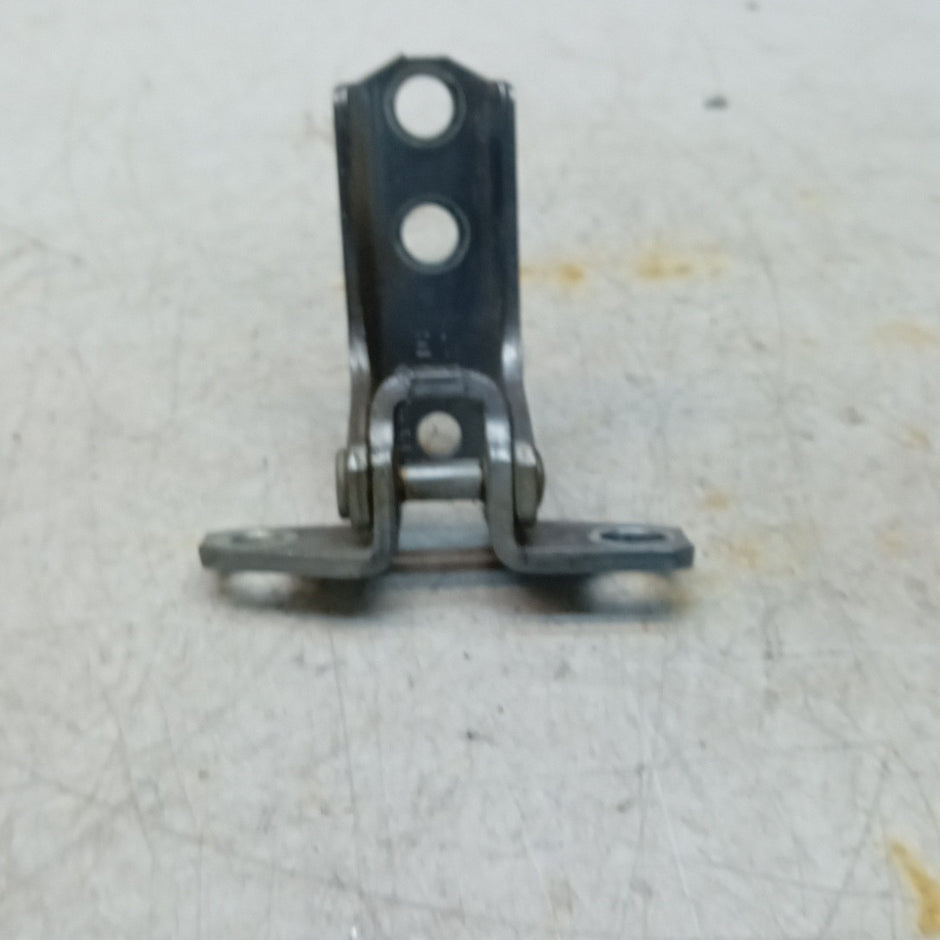 MITSUBISHI OUTLANDER MK3  FRONT DOOR HINGE PANEL E1 A046834 FM001642