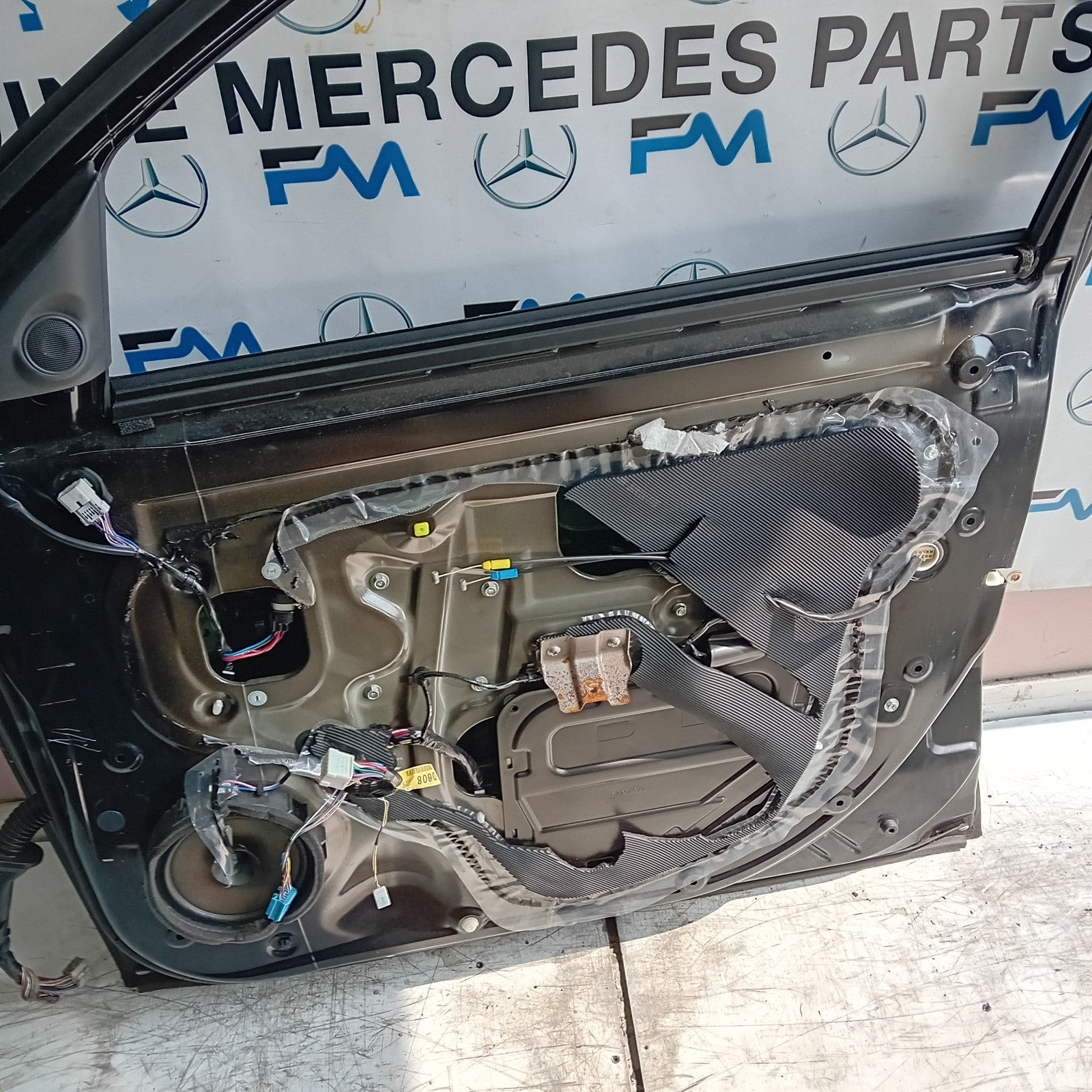 MITSUBISHI OUTLANDER MK3 DRIVER SIDE FRONT DOOF OSF 2013 FMD281