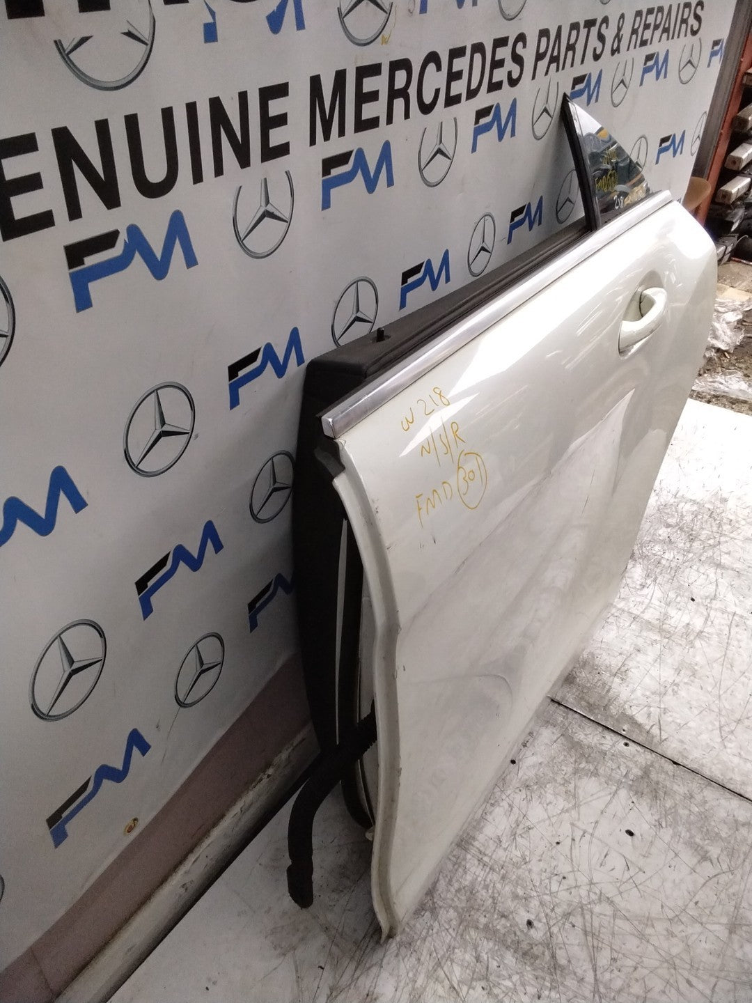 MERCEDES CLS W218  COUPE PASSENGER REAR DOOR NSR WHITE 2011-17 COMPLETE FMD301