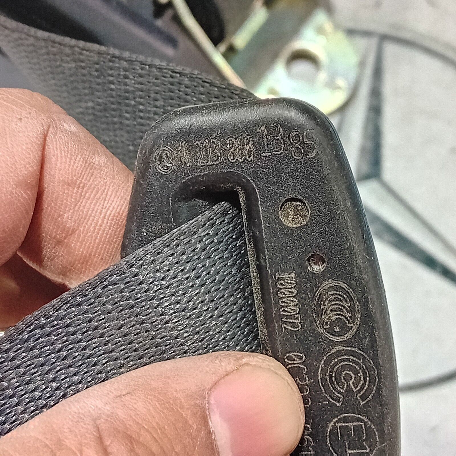 MERCEDES BENZ E CLASS W213 SALOON 2016-2021 REAR CENTRE SEAT BELT A2138601385