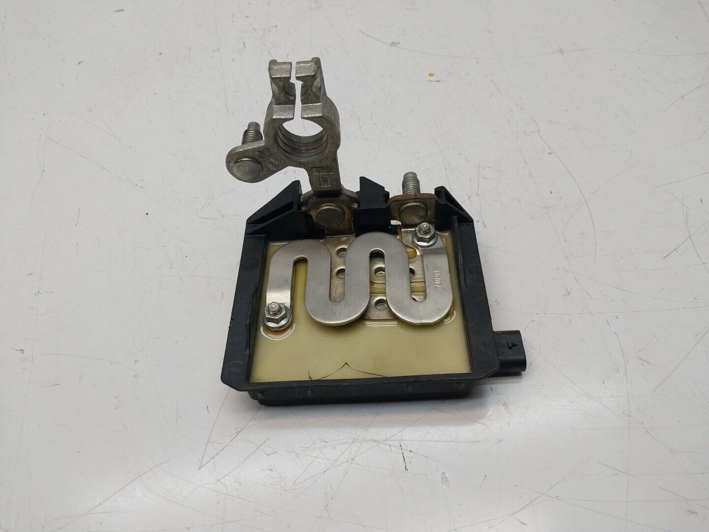 Mercedes W213 W205 W218 W238 W253 Negative Battery Tray Clamp A0009061505FM00248
