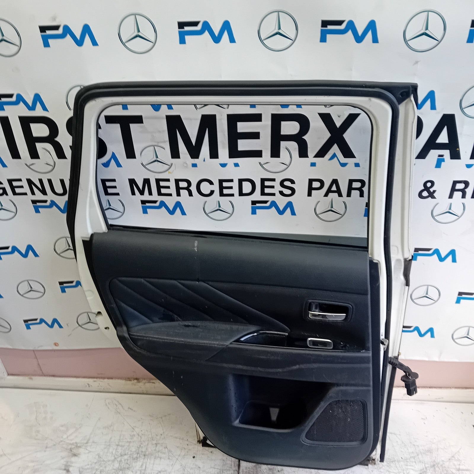 MITSUBISHI OUTLANDER MK3 DRIVER SIDE REAR DOOR OSR WHITE 2013 ON COMPLETE FMD179