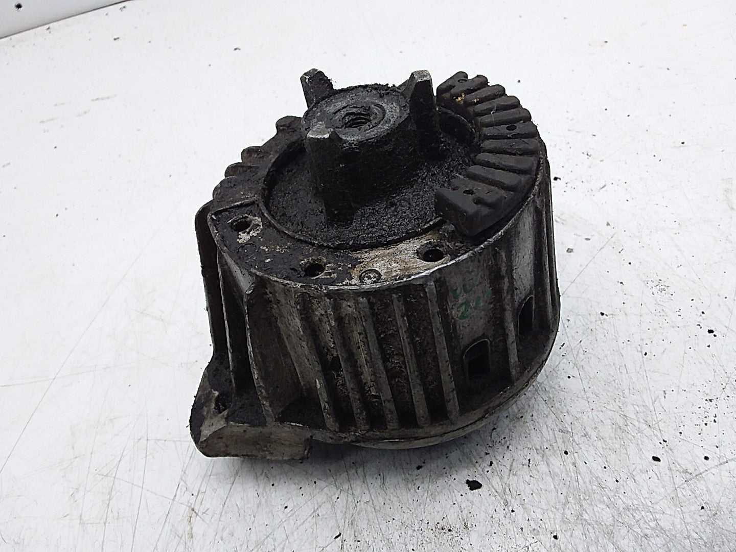 MERCEDES BENZ  E-CLASS  W212  ENGINE MOUNT LEFT NS A2122406317 FMR360