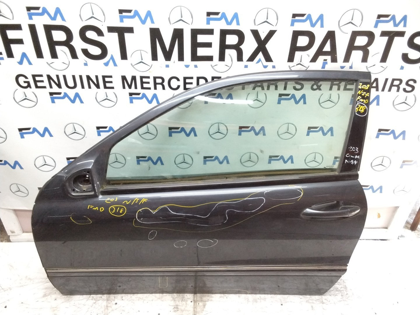 MERCEDES C-CLASS W203 PASSENGER FRONT NSF BLACK 2001-2004 COMPLETE FMD318