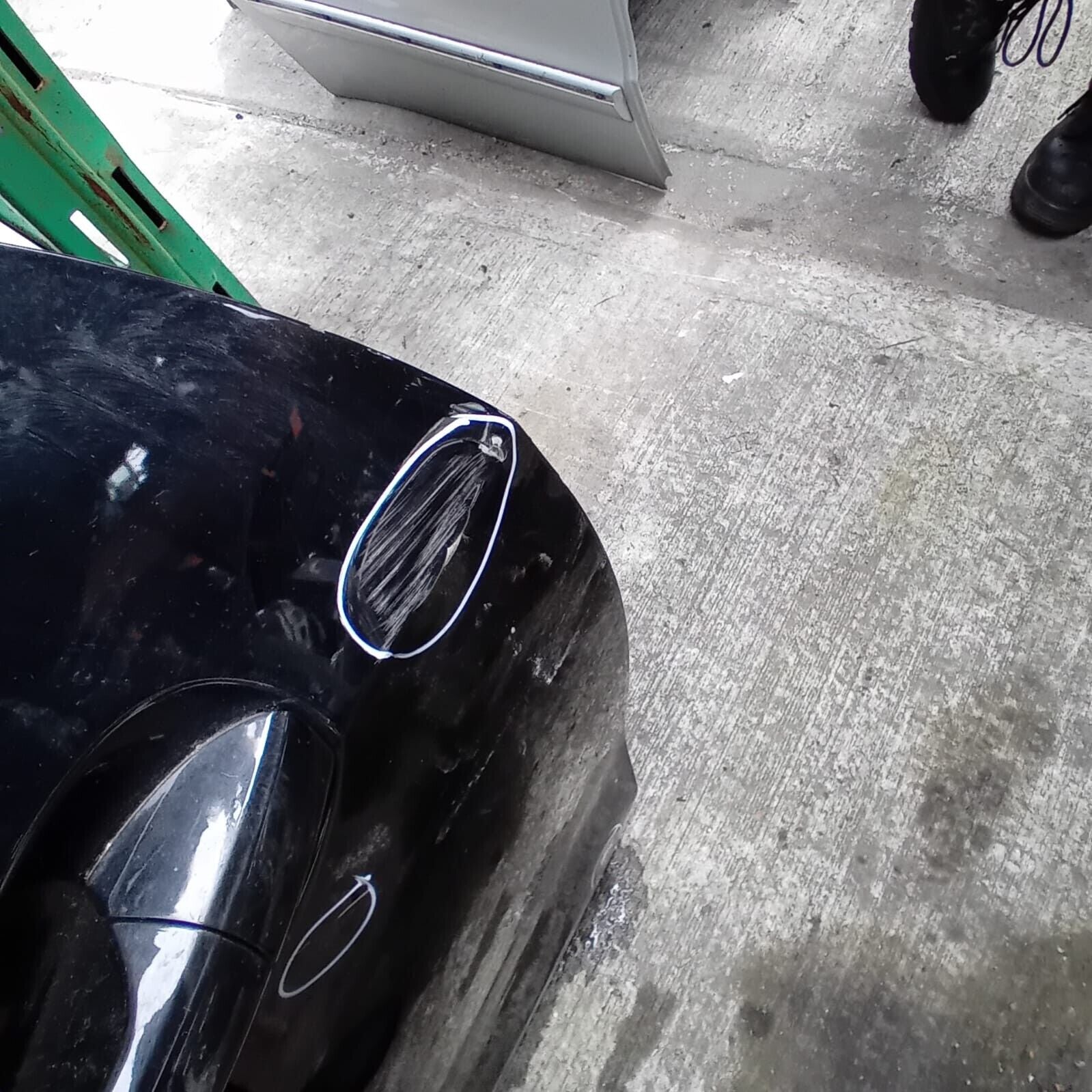 MERCEDES BENZ E-CLASS COUPE  W207  PASSENGER SIDE  DOOR ( NEAR SIDE )