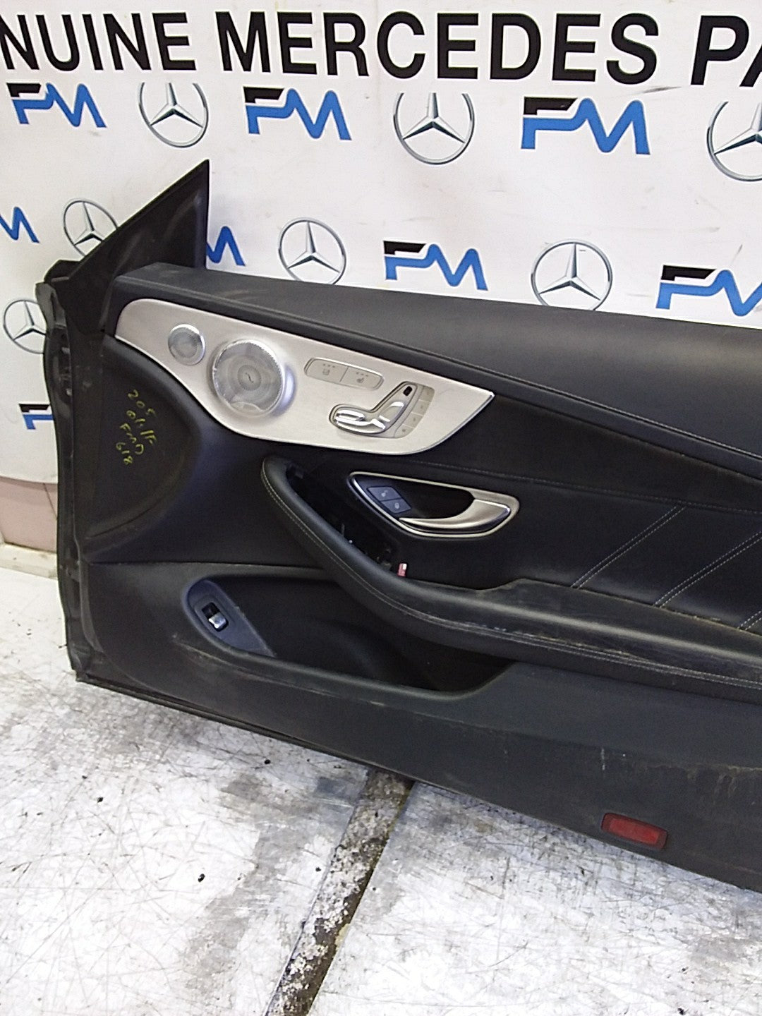 MERCEDES C-CLASS C205  DRIVER FRONT DOOR OSF GREY 2016 ONW COMPLETE FMD618