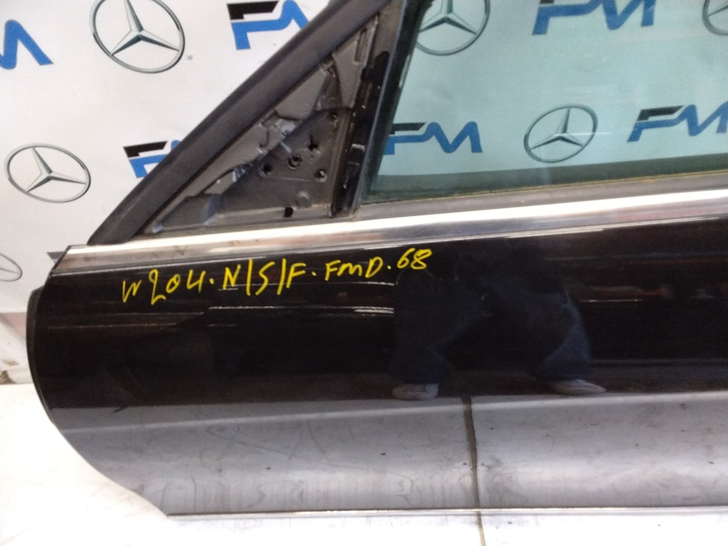 MERCEDES BENZ C-CLASS W204 PASSENGER SIDE FRONT DOOR N/S/F COMPLETE BLACK FMD68