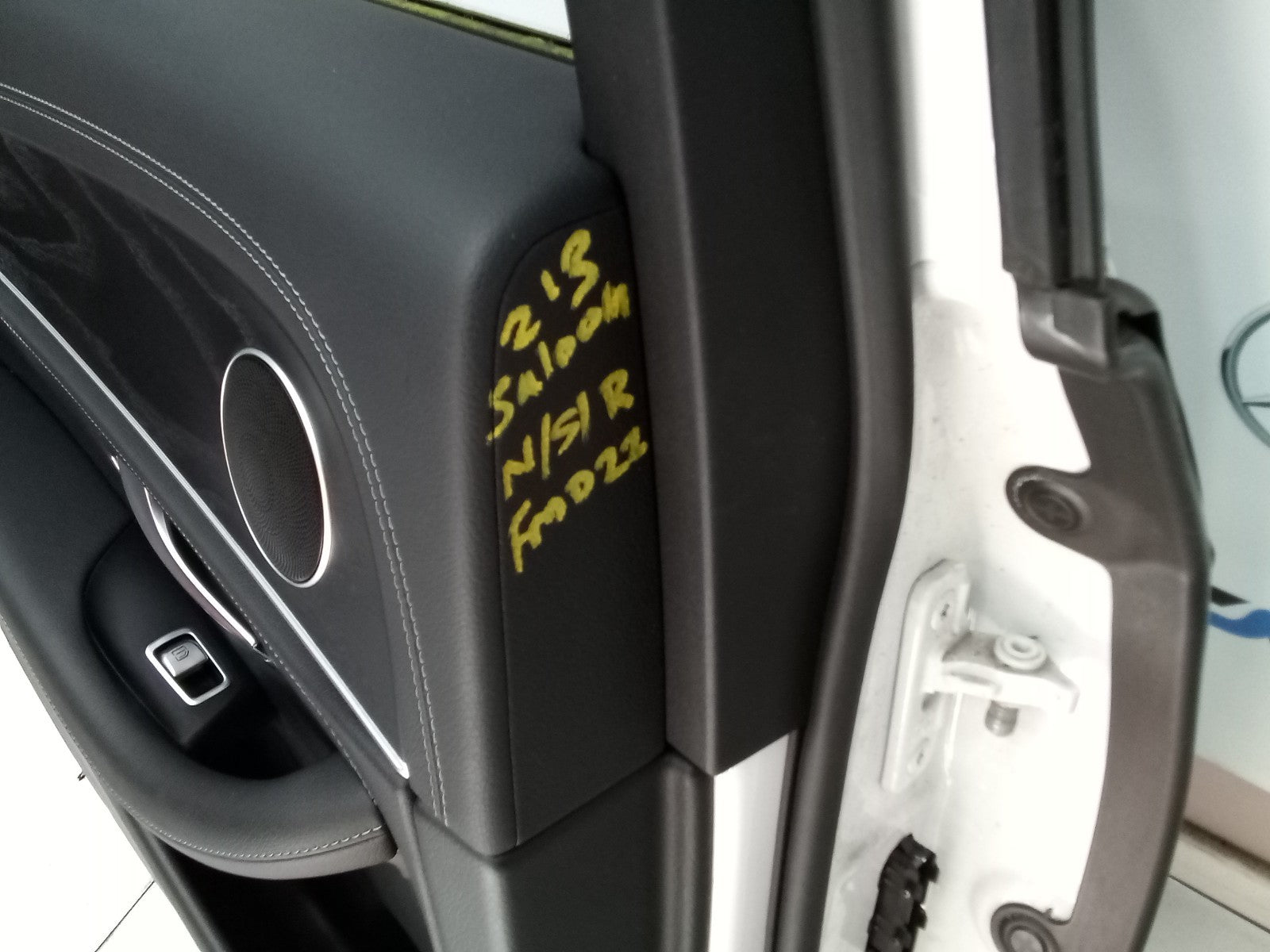 MERCEDES E CLASS W213 SALOON PASSENGER REAR DOOR (NEAR SIDE REAR) WHITE FMD22