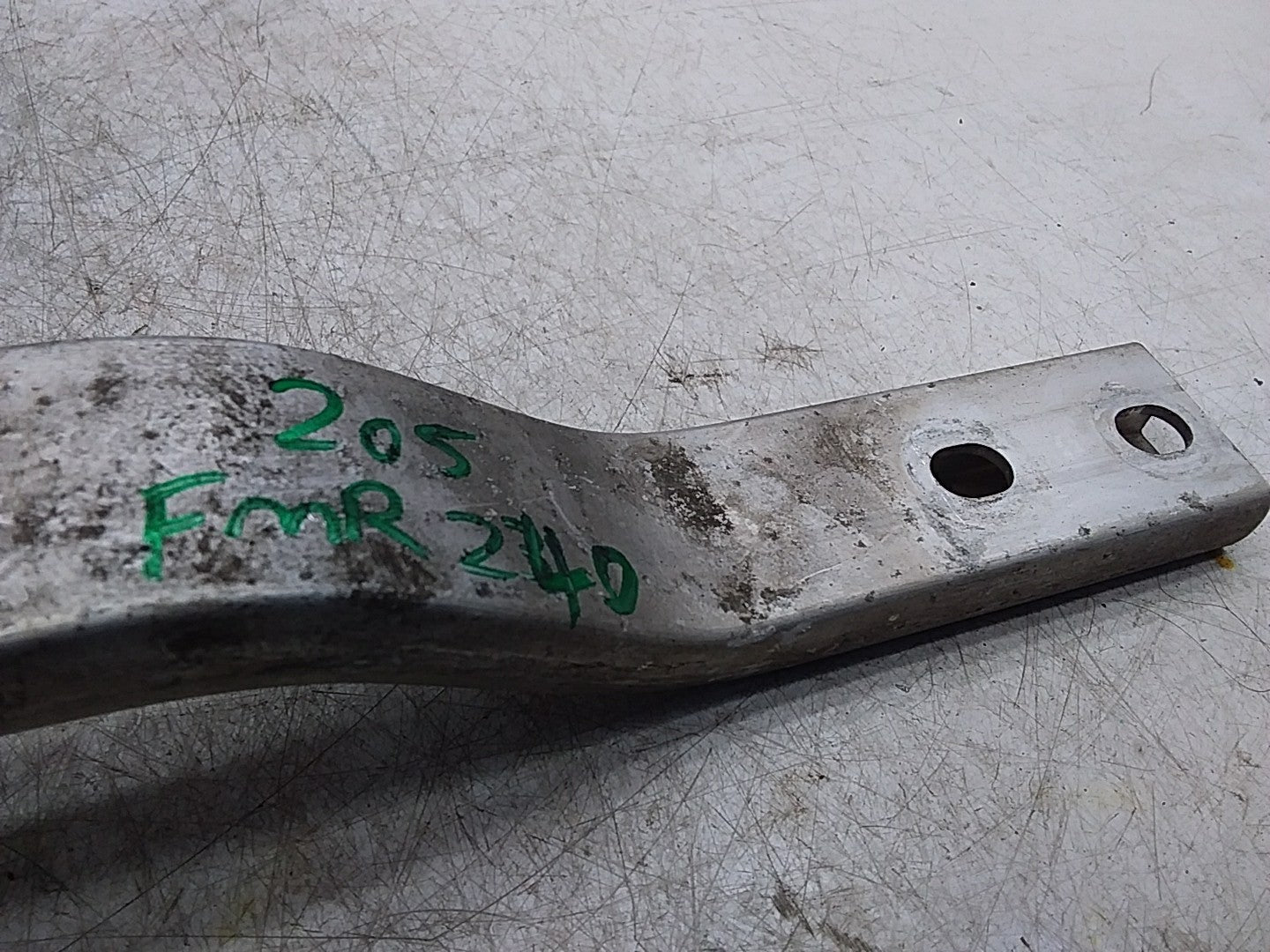 MERCEDES C-CLASS W205 BOTTOM STIFFENING BRACE MOUNT  BEAM A2056107001 FMR240