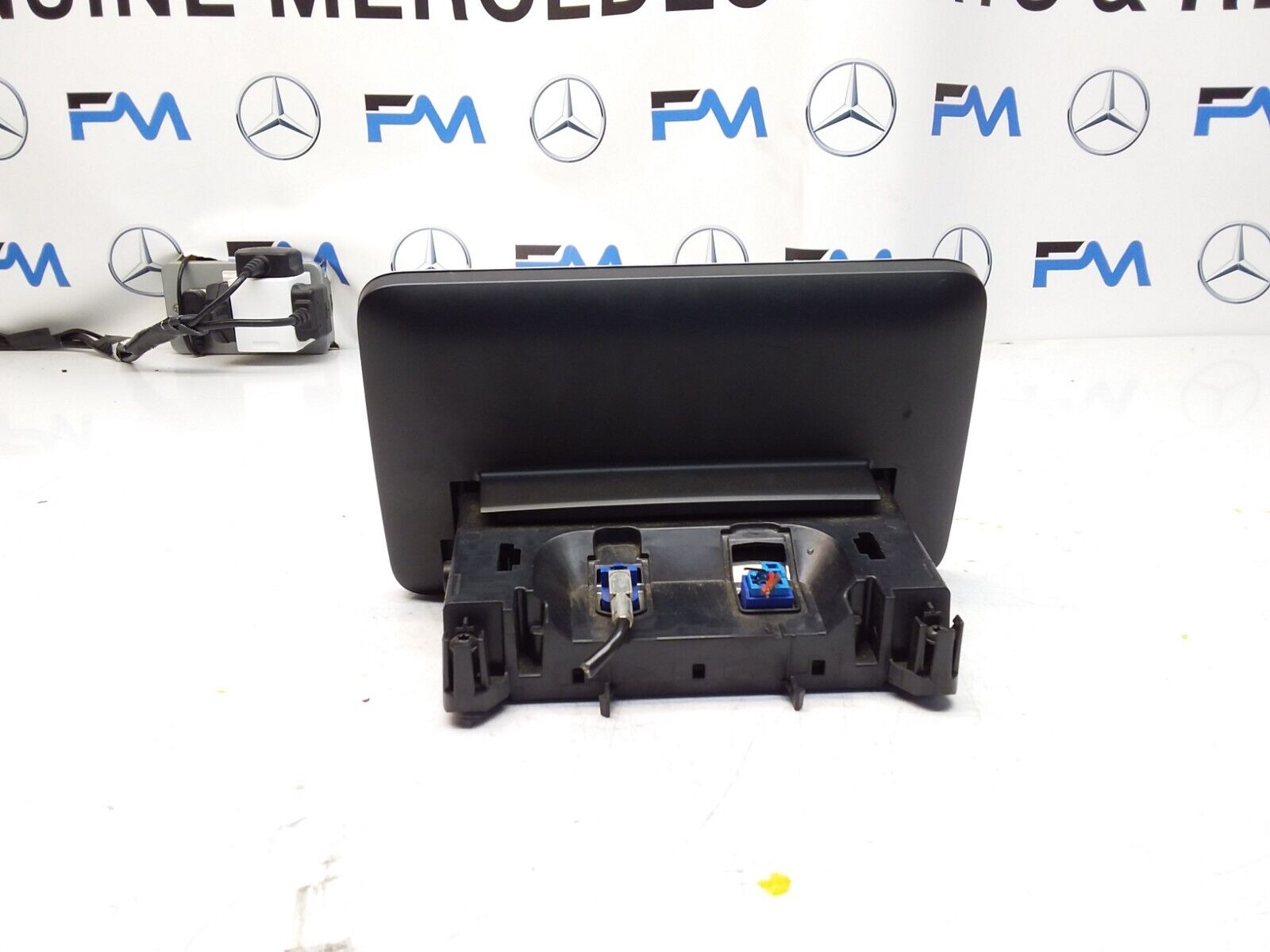 MERCEDES C-CLASS W205 2014 SAT NAV MULTIMEDIA SCREEN A2059004113 FM00693