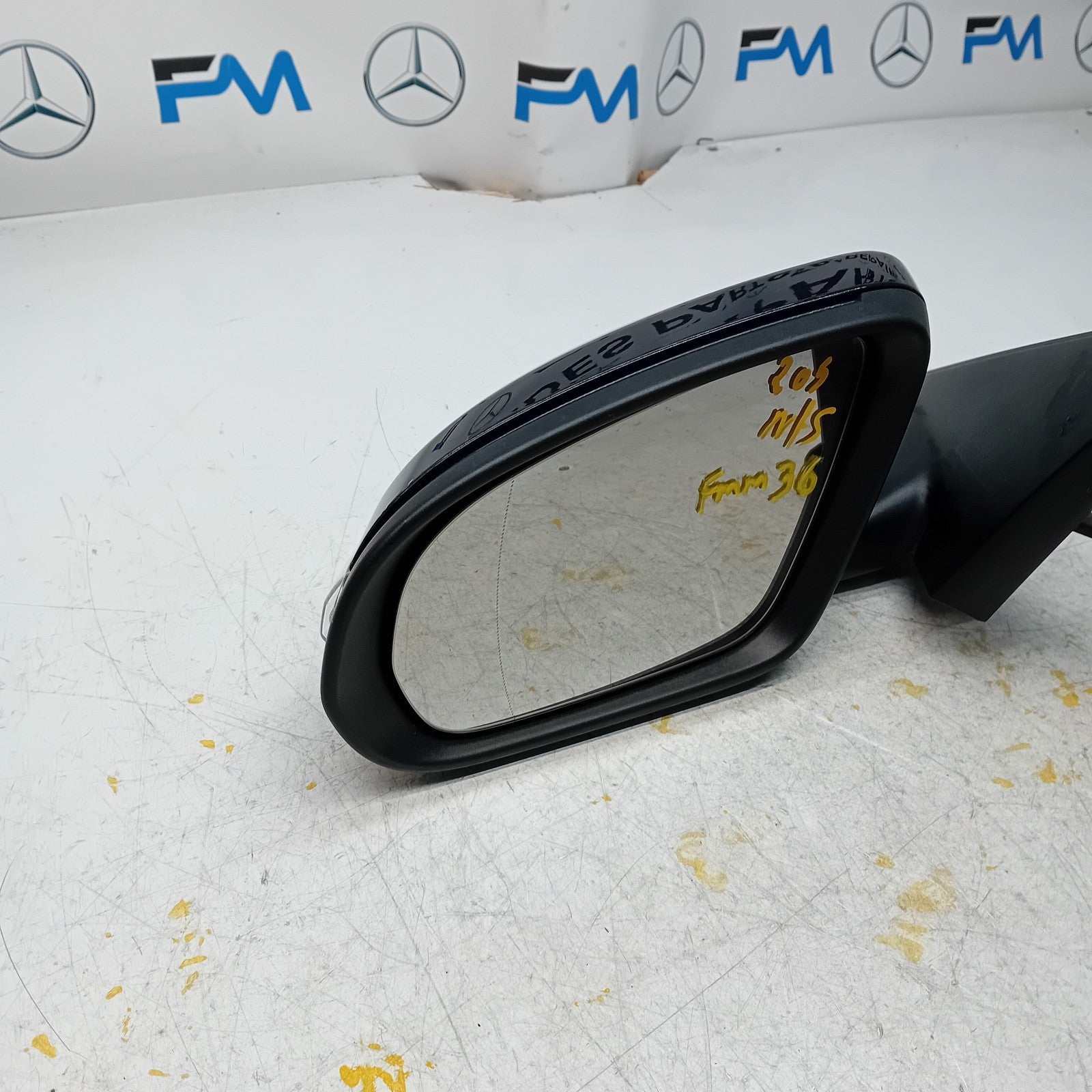 MERCEDES C-CLASS  W205 PASSENGER SIDE WING MIRROR A2058104702 BLUE FMM36