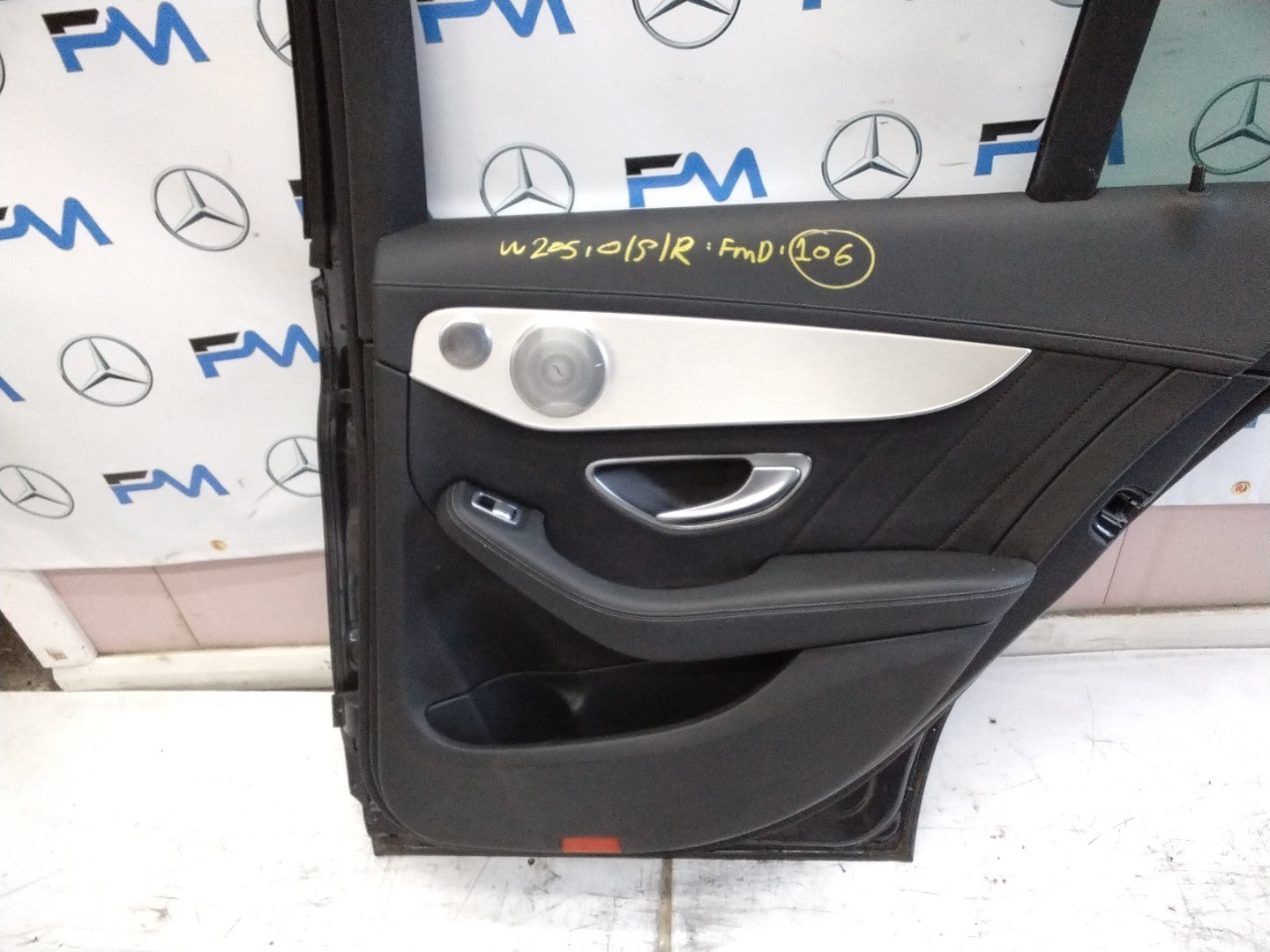 MERCEDES BENZ  C-CLASS W2O5 DRIVER SIDE REAR DOOR O/S/R COMPLETE GREY FMD106