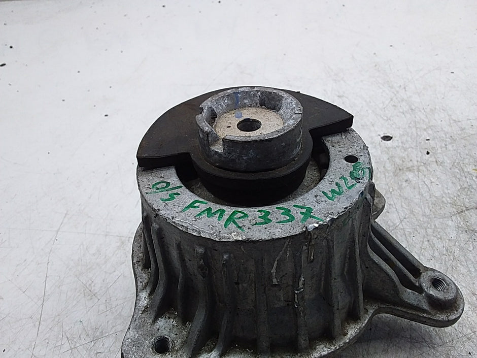 MERCEDES BENZ C-CLASS W205  ENGINE MOUNT RIGHT OS A2052407700 FMR337