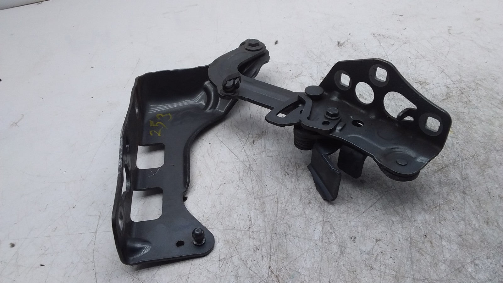 MERCEDES BENZ GLC W253 PASSENGER SIDE BONNET HINGE A2538800128 FMR424