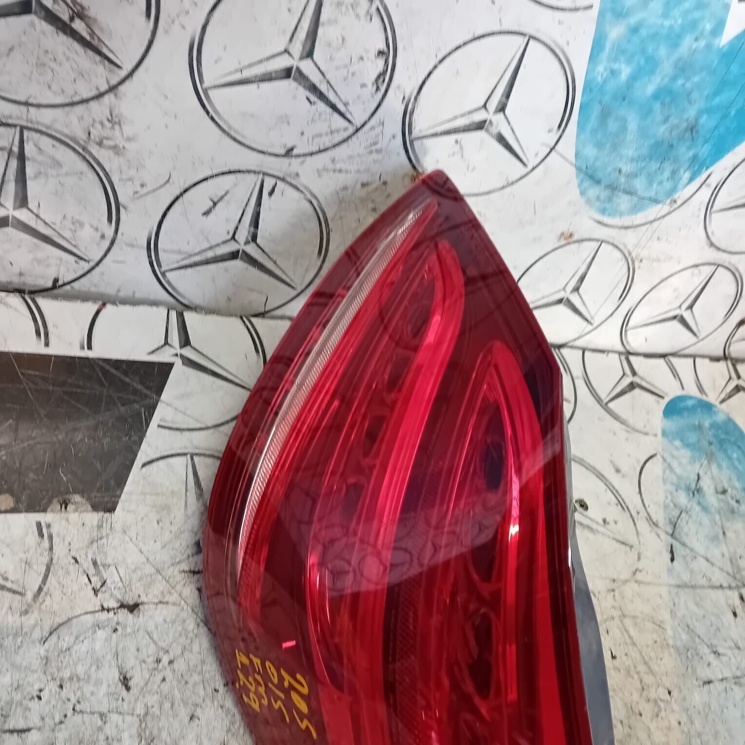 MERCEDES BENZ C-CLASS W205 SALOON REAR DRIVER SIDE ( OFF SIDE ) TAIL LIGHT