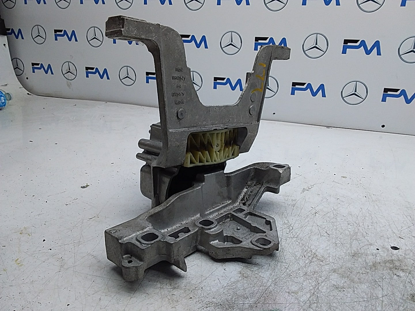 MERCEDES A-CLASS W177 ENGINE MOUNT BRACKET SUPPORT RIGHT A2472401800 FMR260