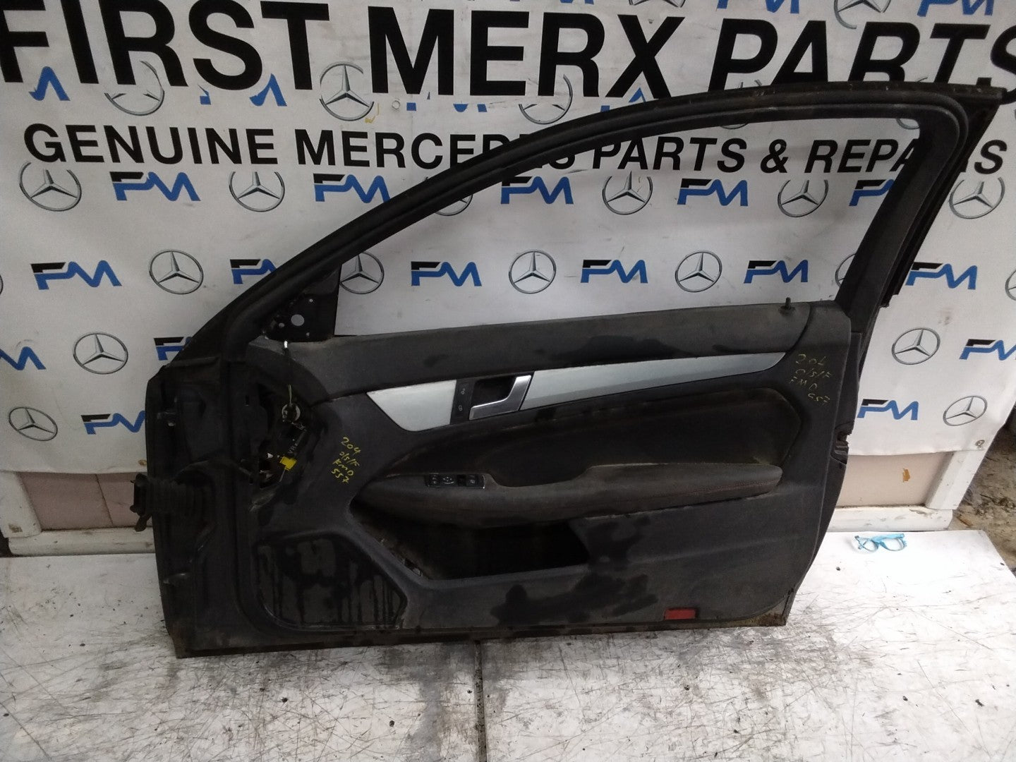MERCEDES BENZ  C-CLASS W204 SLN DRIVER FRONT DOOR OSF GREY 2008-14 FMD557