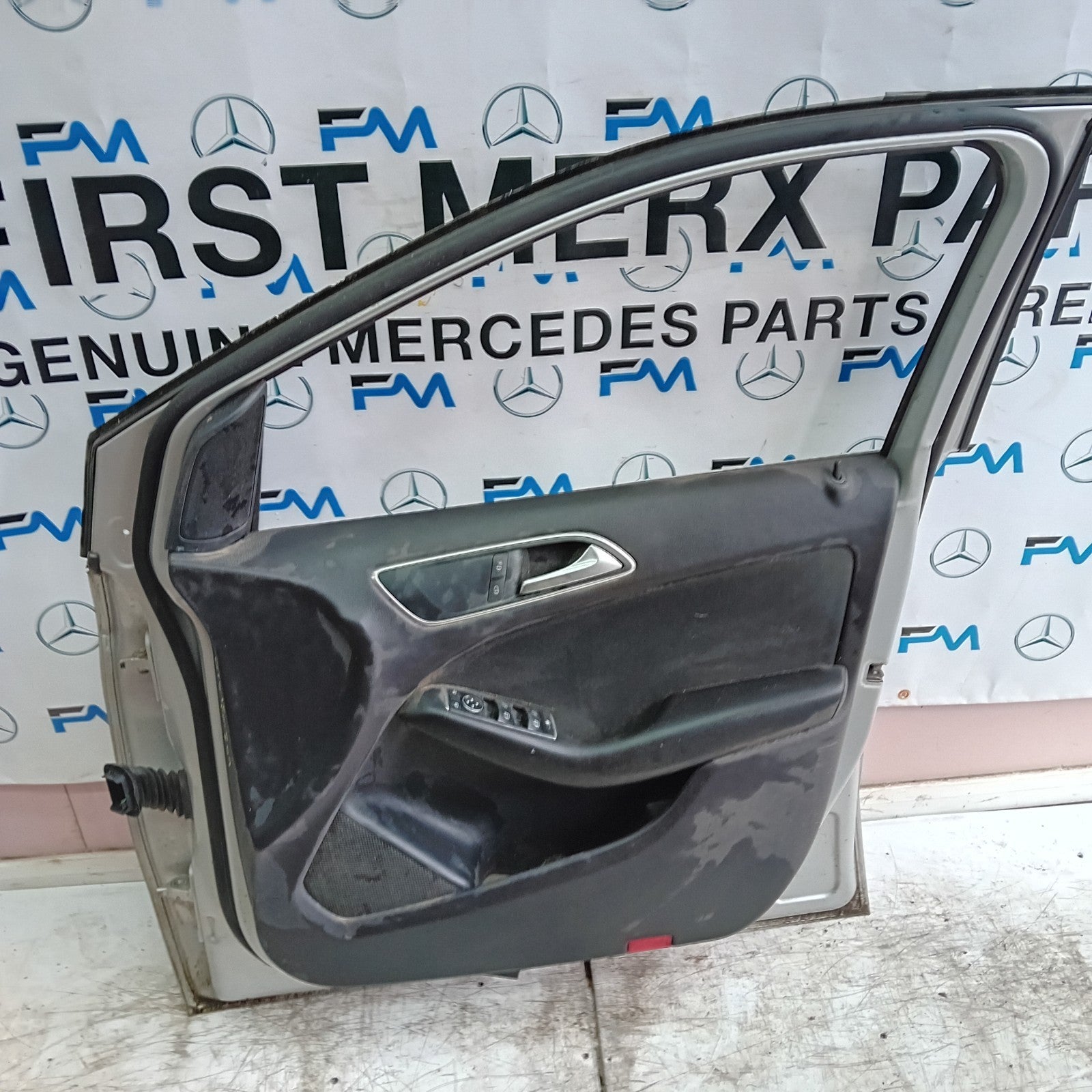 MERCEDES B-CLASS W246 DRIVER FRONT DOOR OSF SILVER  2012-19 COMPLETE FMD259