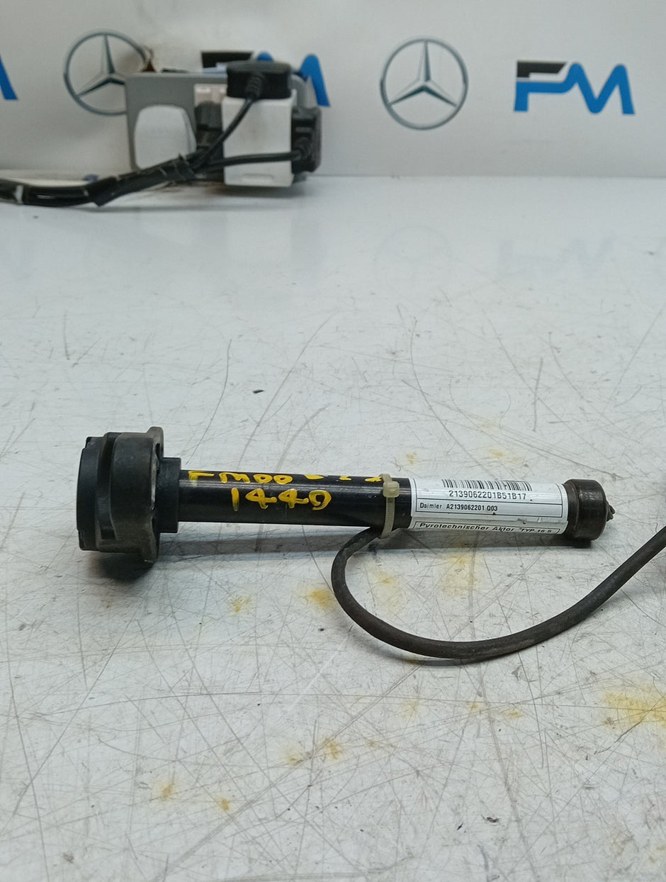 MERCEDES E-CLASS W213 BONNET PEDESTRIAN ACTUATOR A2139062201 2017 FM001440